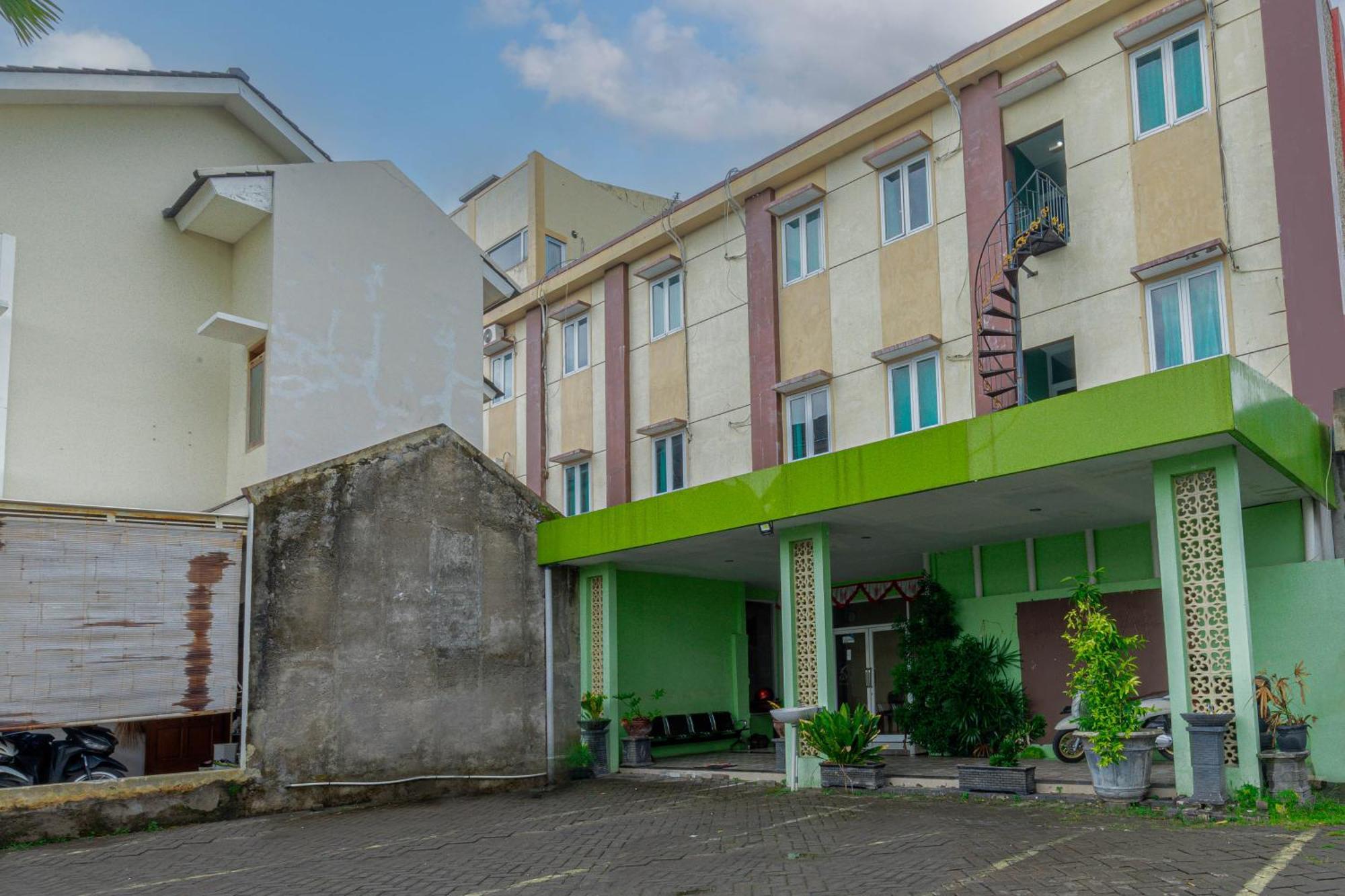 Hotel Dmadinah Gentan *