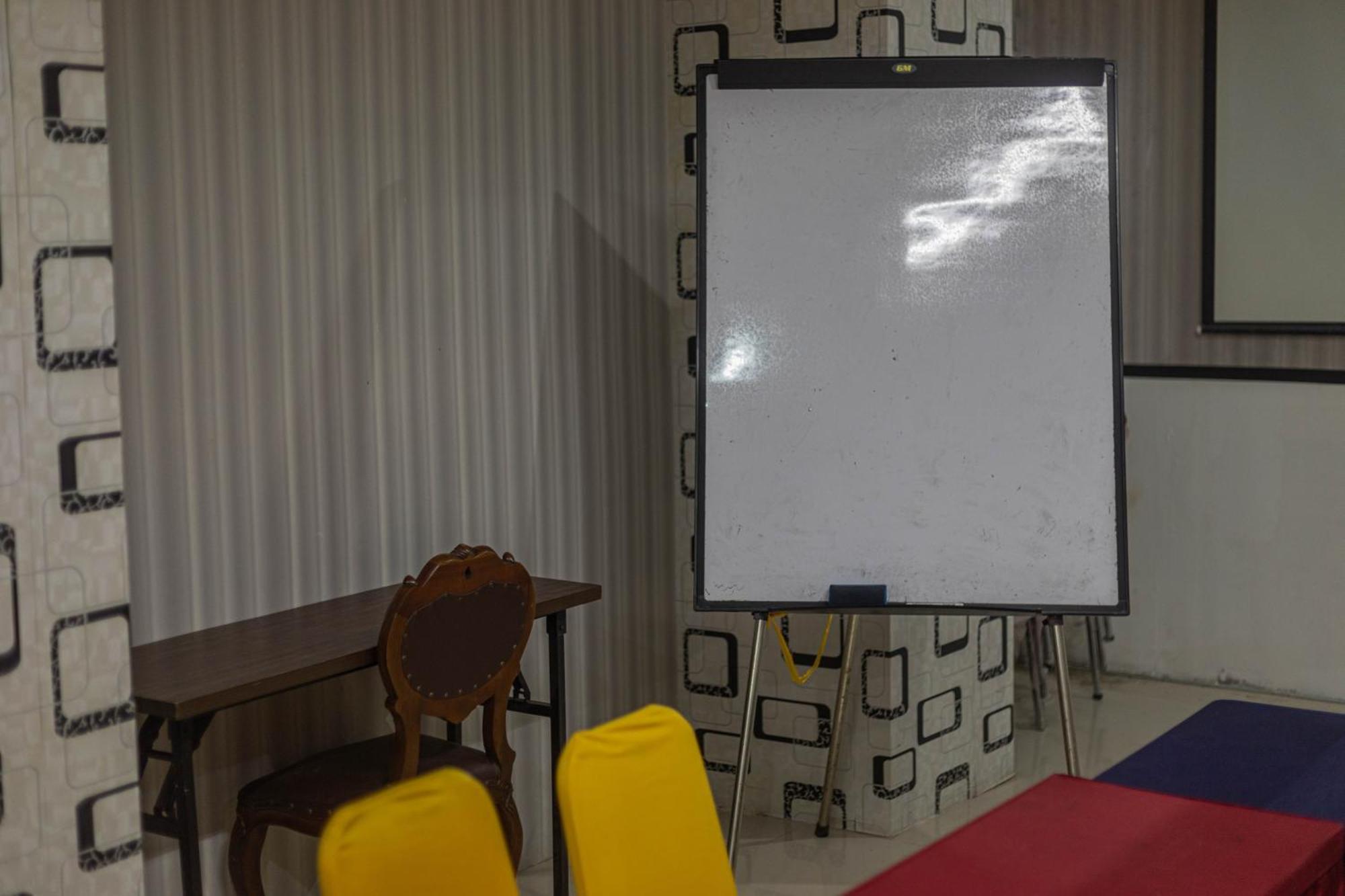 Hotel Dmadinah Gentan Surakarta (Solo)