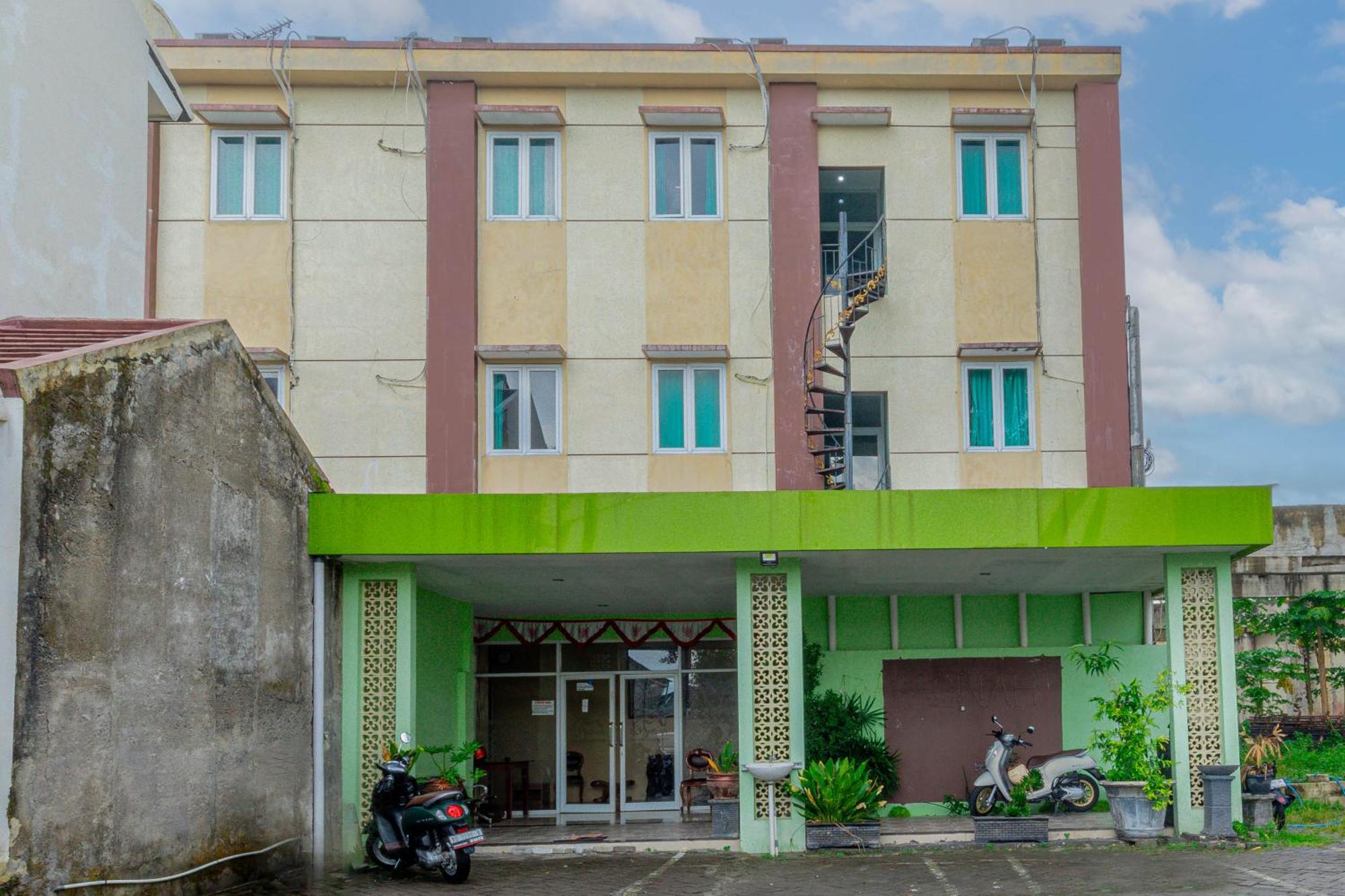 Dmadinah Gentan * Surakarta (Solo)